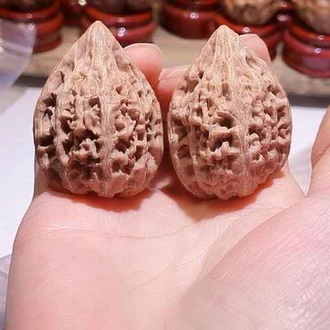 M***灰文玩核桃把件秦岭鸡心34
