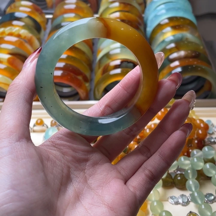 蛇纹石玉手镯未镶嵌清****器