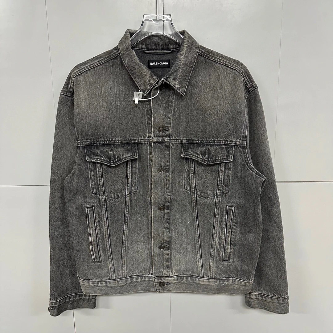 99新  巴黎世家 背后字母水洗灰做旧牛仔外套 46码 D19987