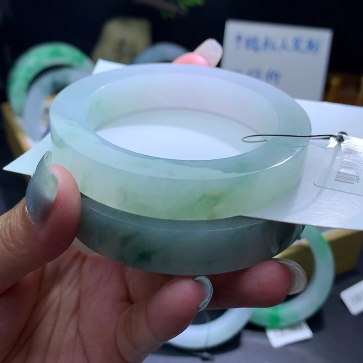 未镶嵌翡翠手镯定制翡翠