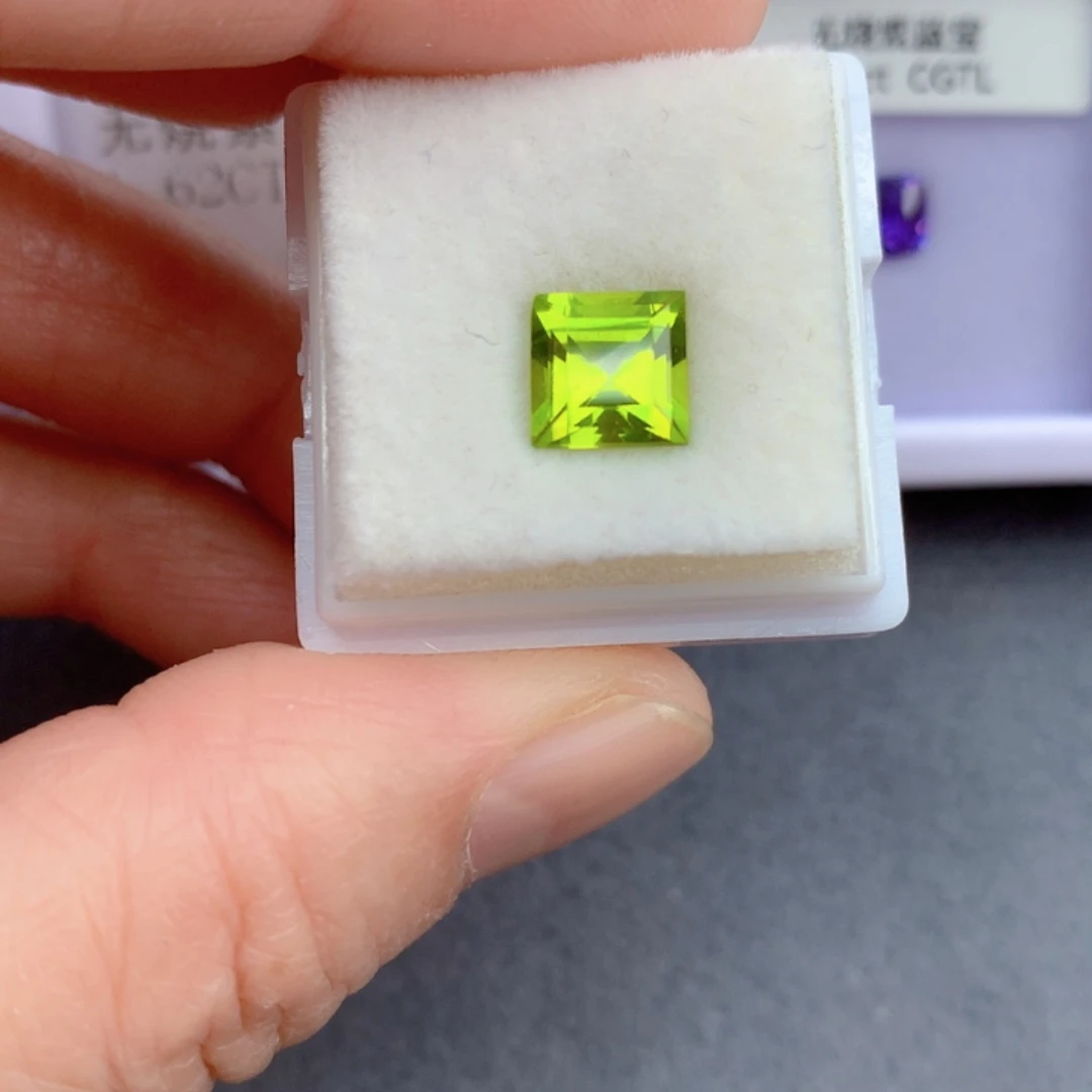 橄榄石2.1克拉裸石未镶嵌