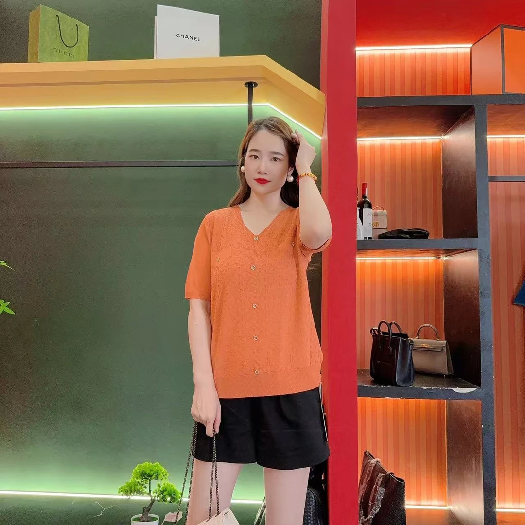 9611多金大码气质爱马橙减龄上衣春秋季女装设计女