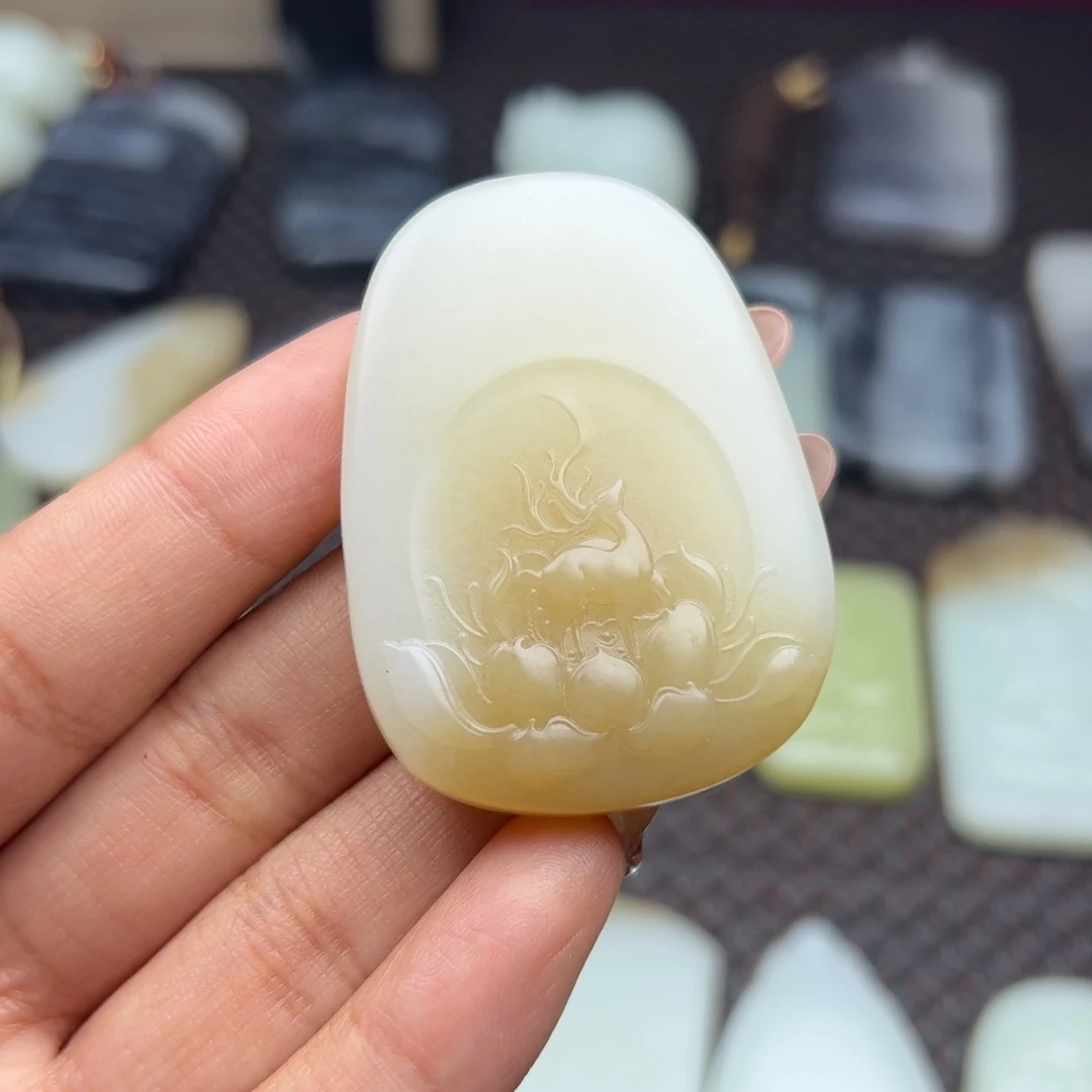 和田玉吊坠未镶嵌