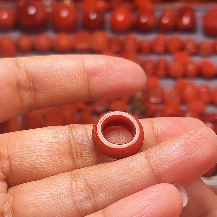 有***米南红玛瑙未镶嵌配饰跑环9.5