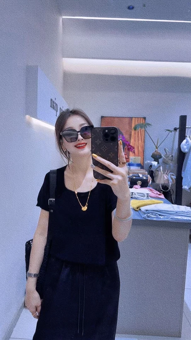 倩倩家小方领上衣