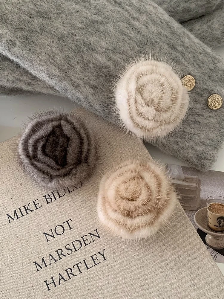 全真毛水貂毛贵气感山茶花胸针女百搭洋气别针小香风配饰多种用途