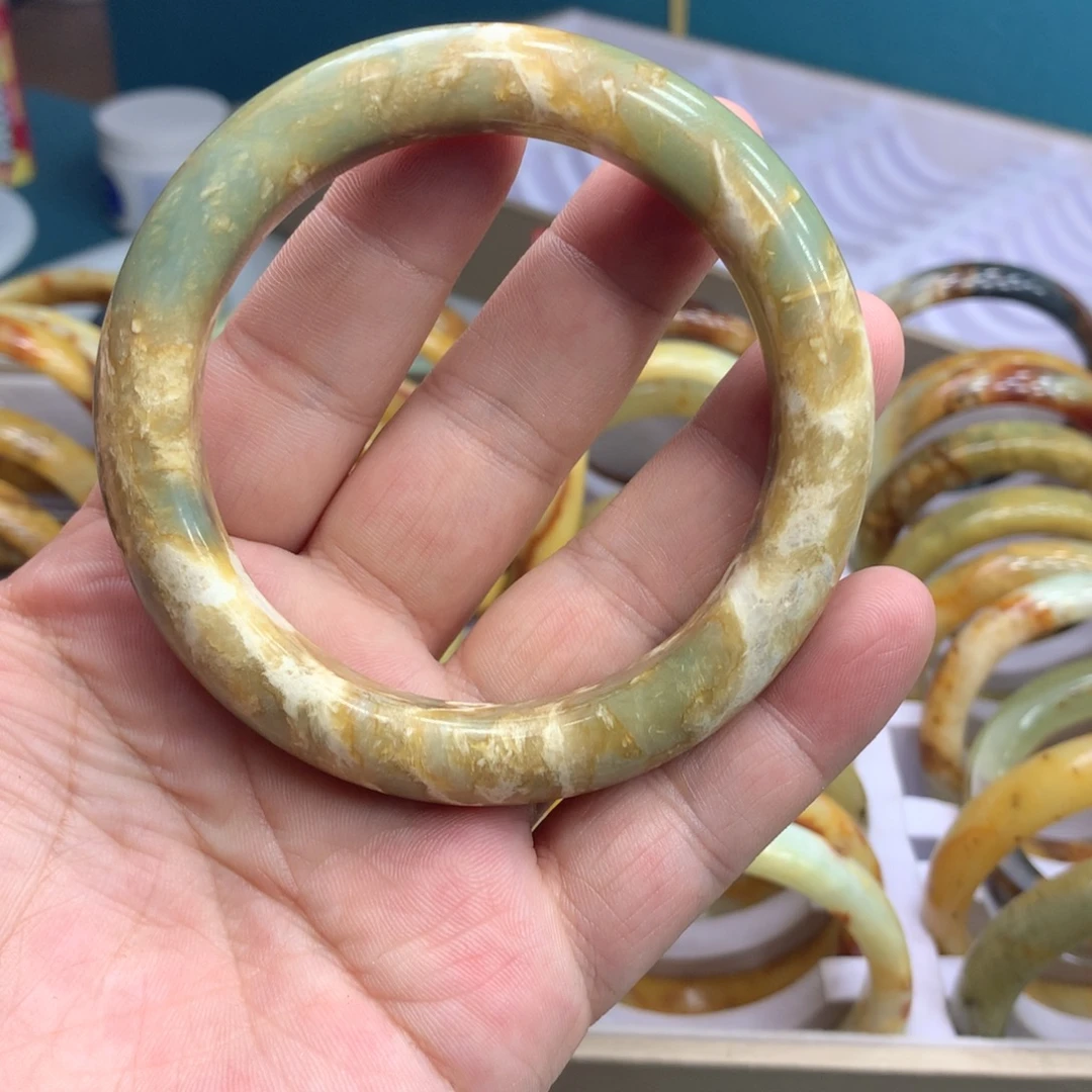小***跑蛇纹石玉未镶嵌手镯