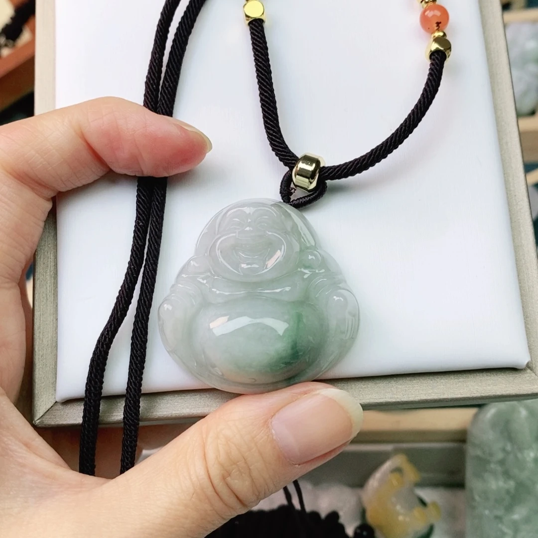 翡翠未镶嵌颈饰佛公