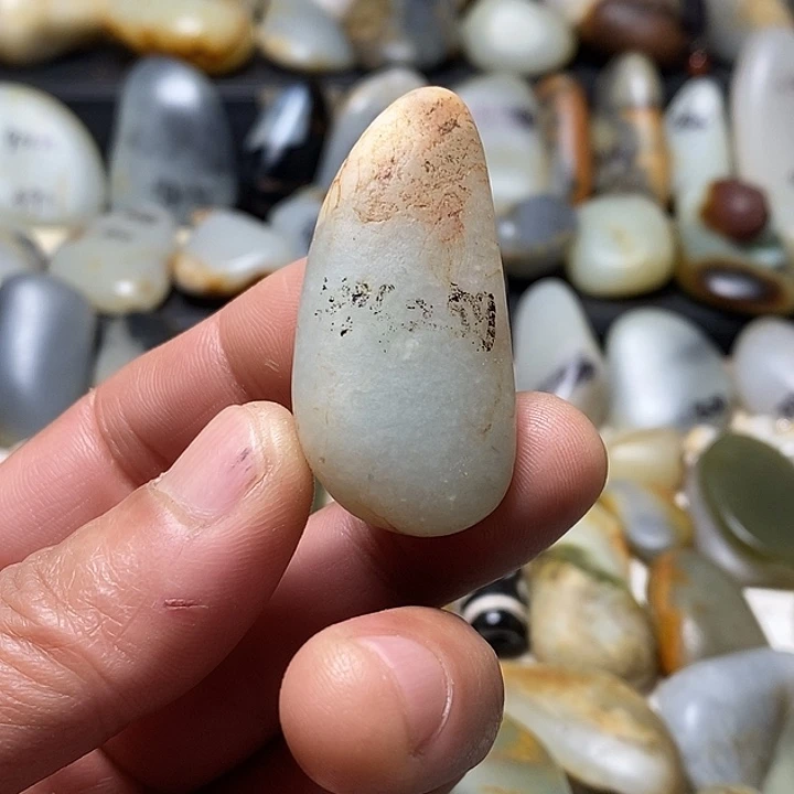 和田玉未镶嵌颈饰吊坠