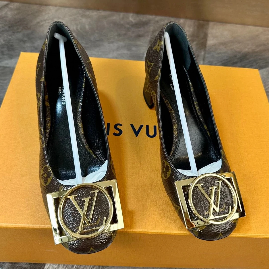 未使用 LouisVuitton/路易威登 lv女鞋 棕色老花单鞋 金色标 36码