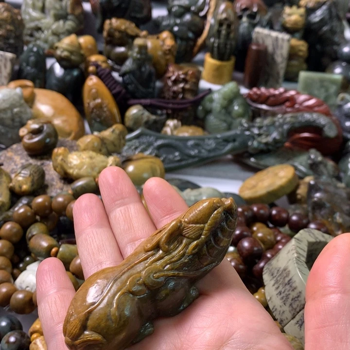 未镶嵌岫岩河磨玉（透闪石质玉）把件