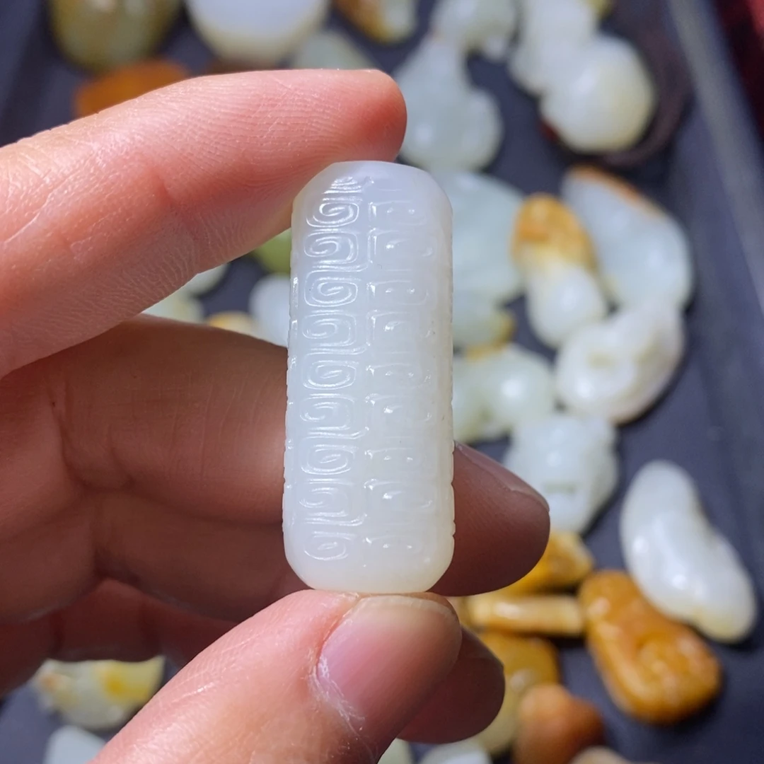 昆***石和田玉未镶嵌吊坠(不含链)