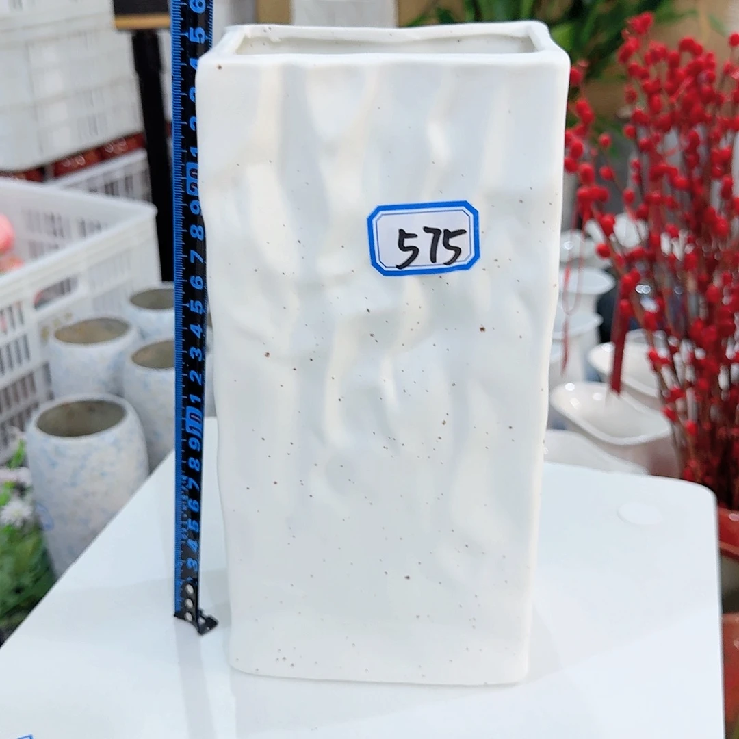 575号陶瓷高25厘米瑕疵一个