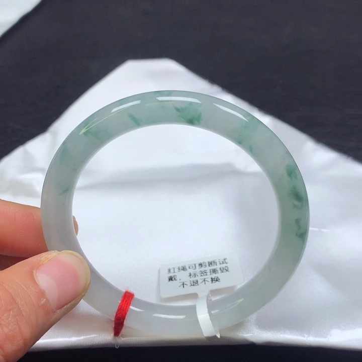 翡翠手镯（圆镯）未镶嵌53圈