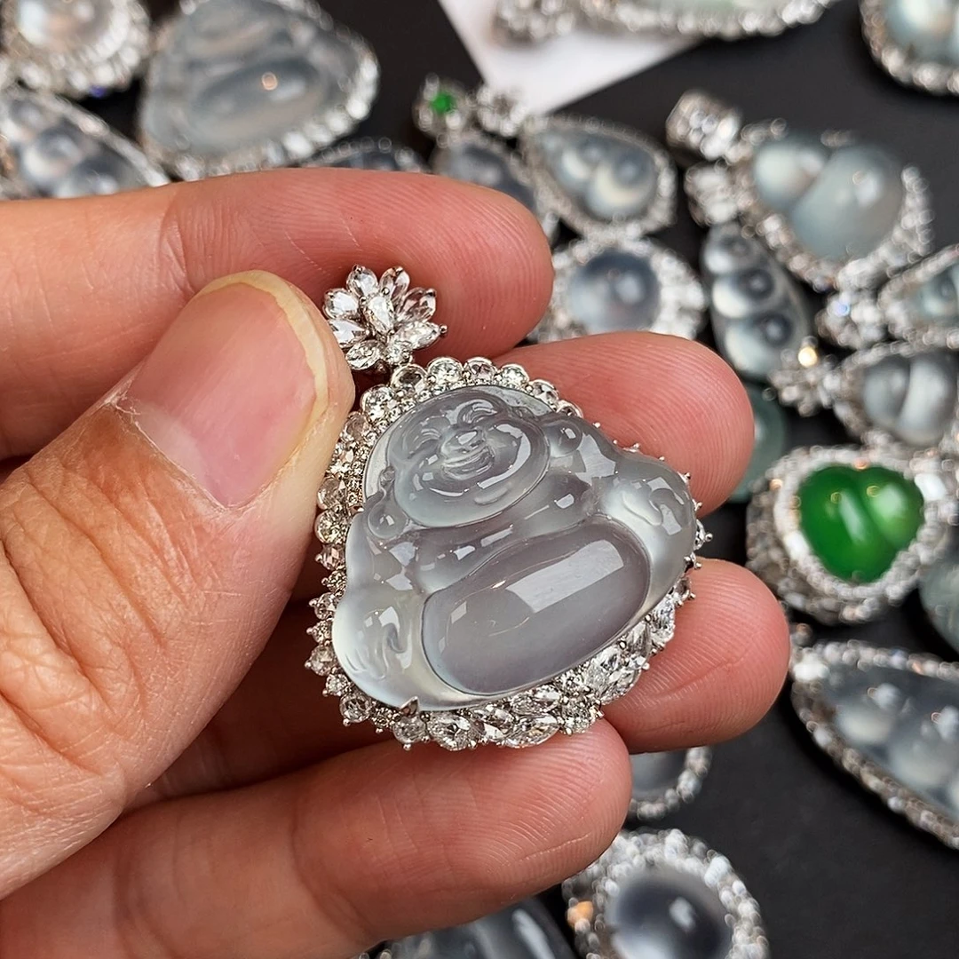 翡翠18K金镶嵌颈饰