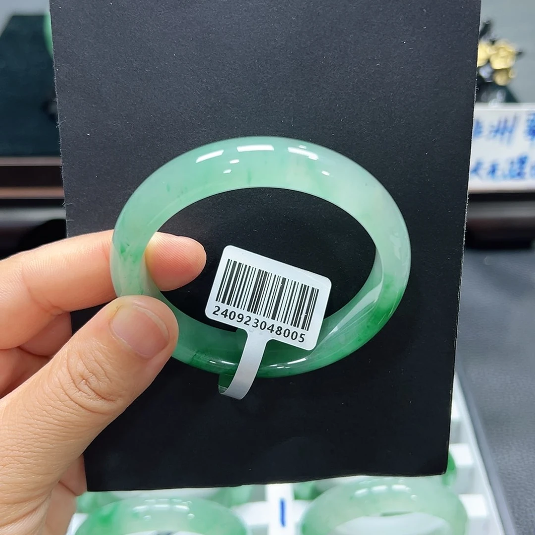 飞***）石英质玉手镯未镶嵌