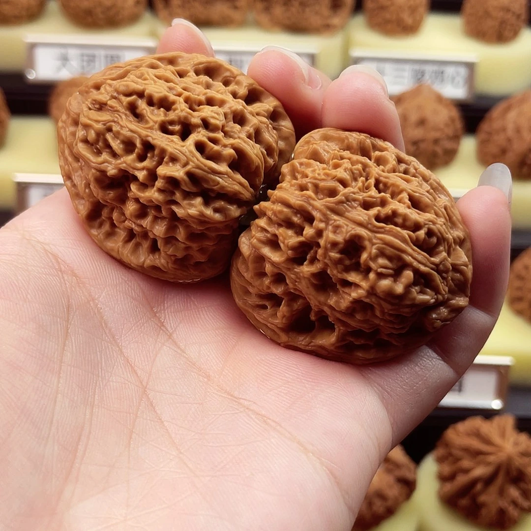 文玩核桃把件W****g南疆石40尺9020