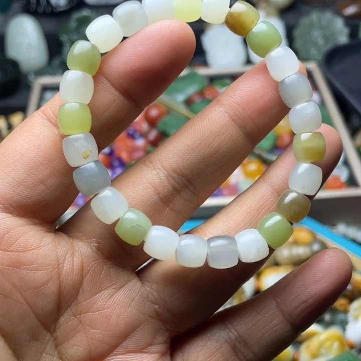 和田玉未镶嵌珠宝半成品有纹裂