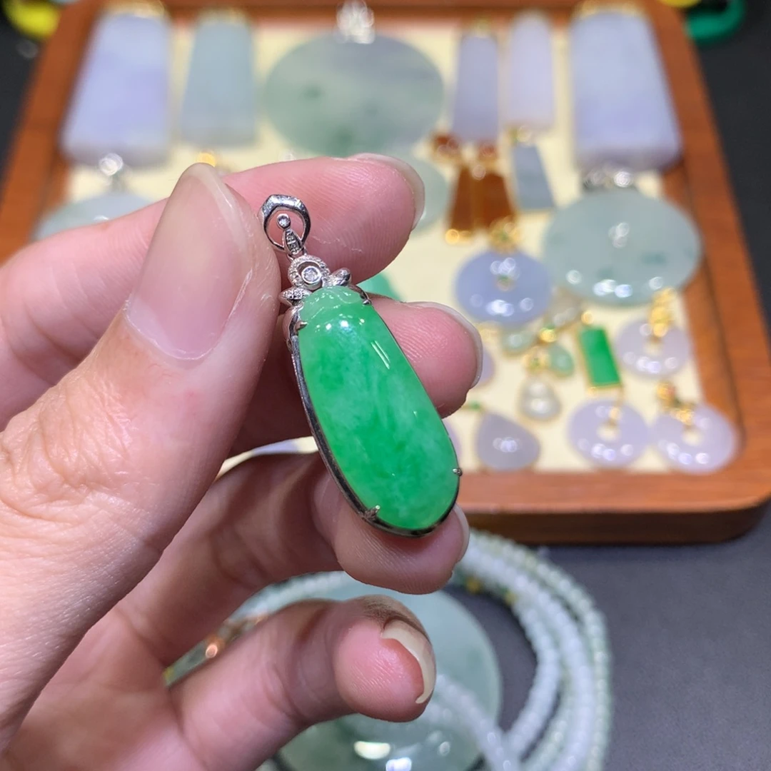 吊坠(不含链)18K金镶嵌翡翠