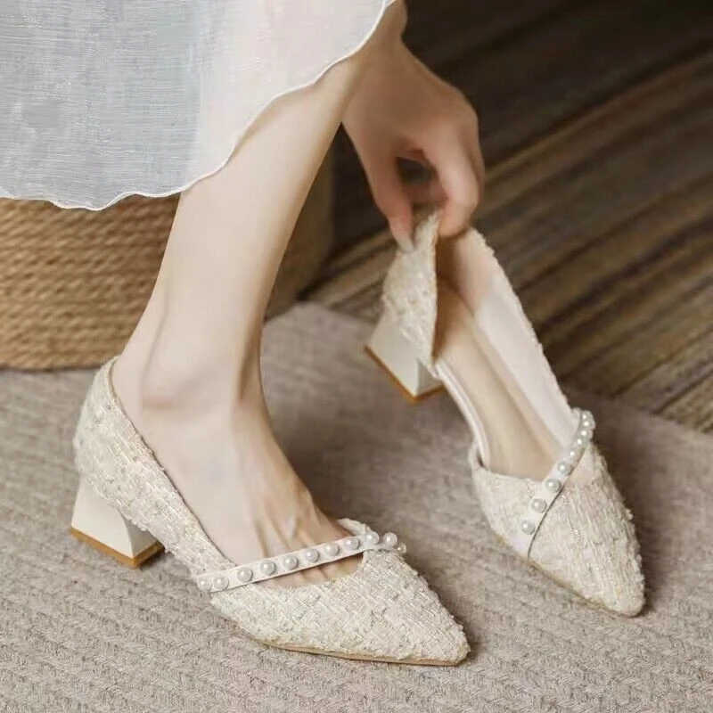 尖头中跟鞋女鞋2025新款高跟鞋小香风温柔一脚蹬瓢鞋中空粗跟单鞋