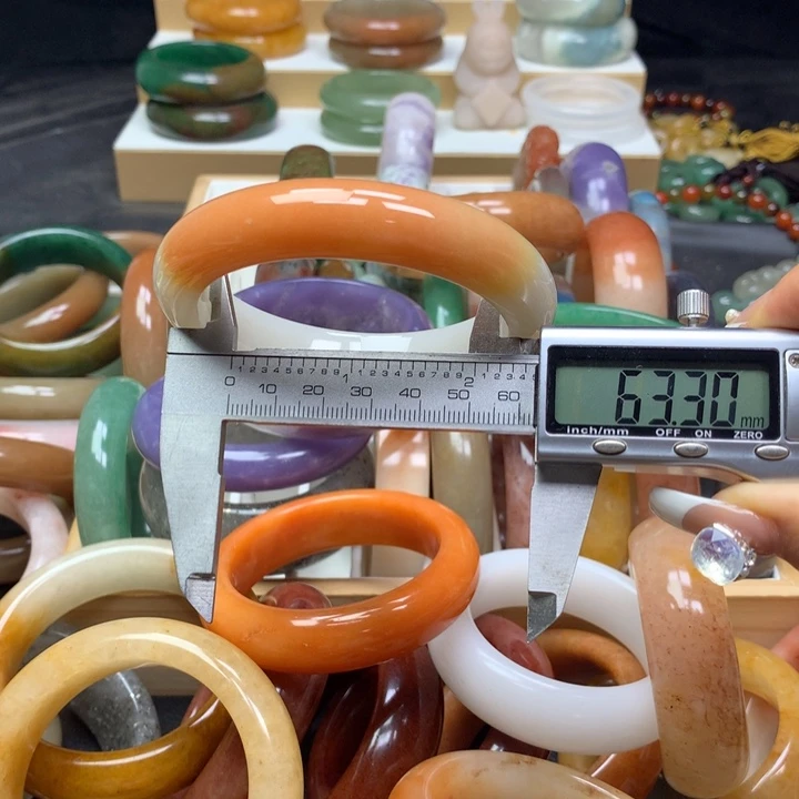 未镶嵌手镯石英质玉