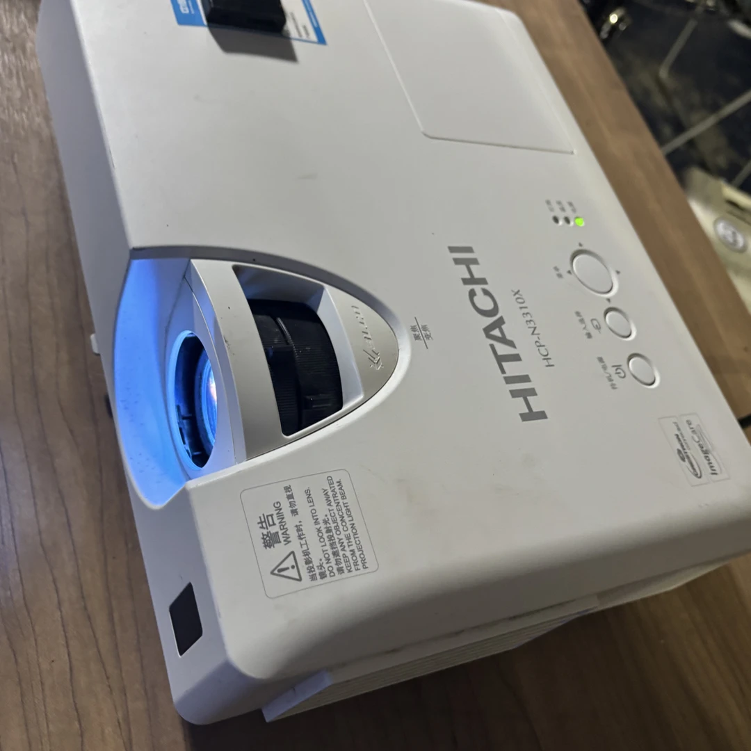 二手 日立准新投影仪 运费自理