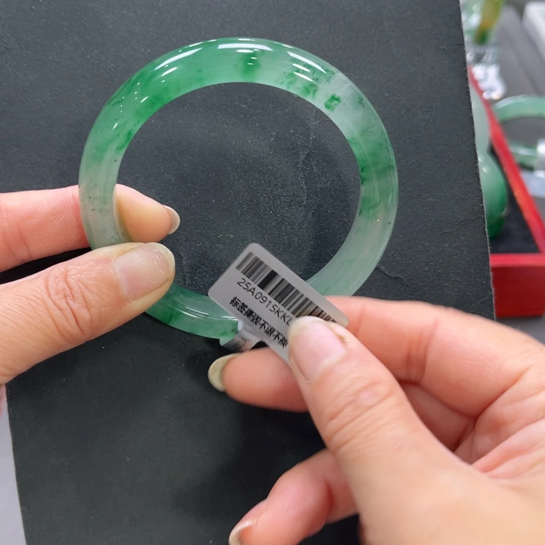 用***0石英质玉（非洲翠）未镶嵌手镯➕小玥60