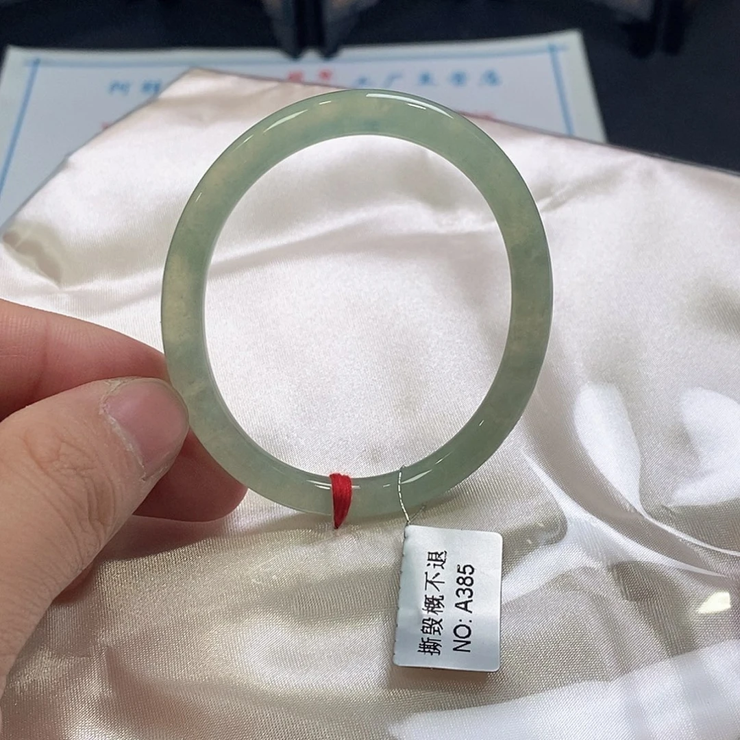 翡翠未镶嵌手镯（贵妃镯）