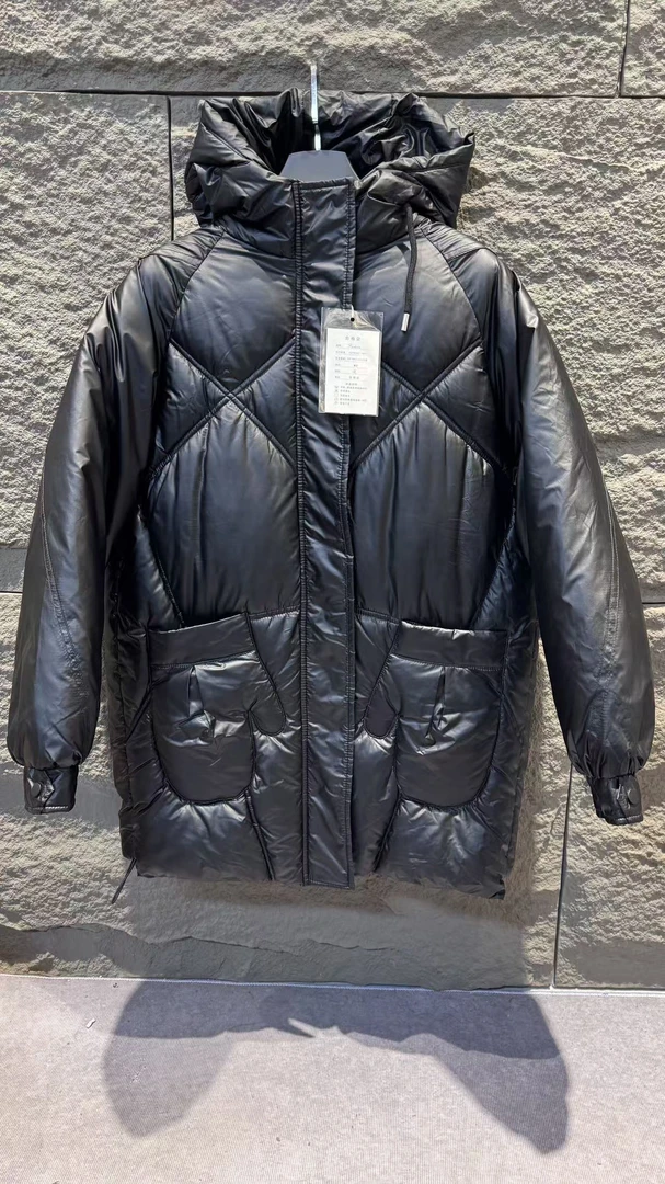 1.立领短款插肩袖连帽时尚拼接厚度黑色飞飞袖