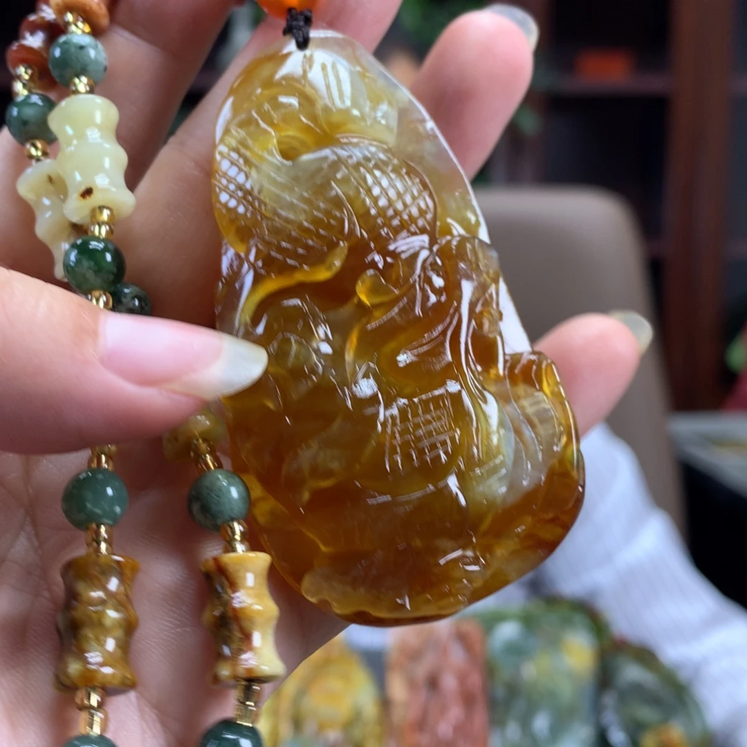 蛇纹石玉未镶嵌颈饰