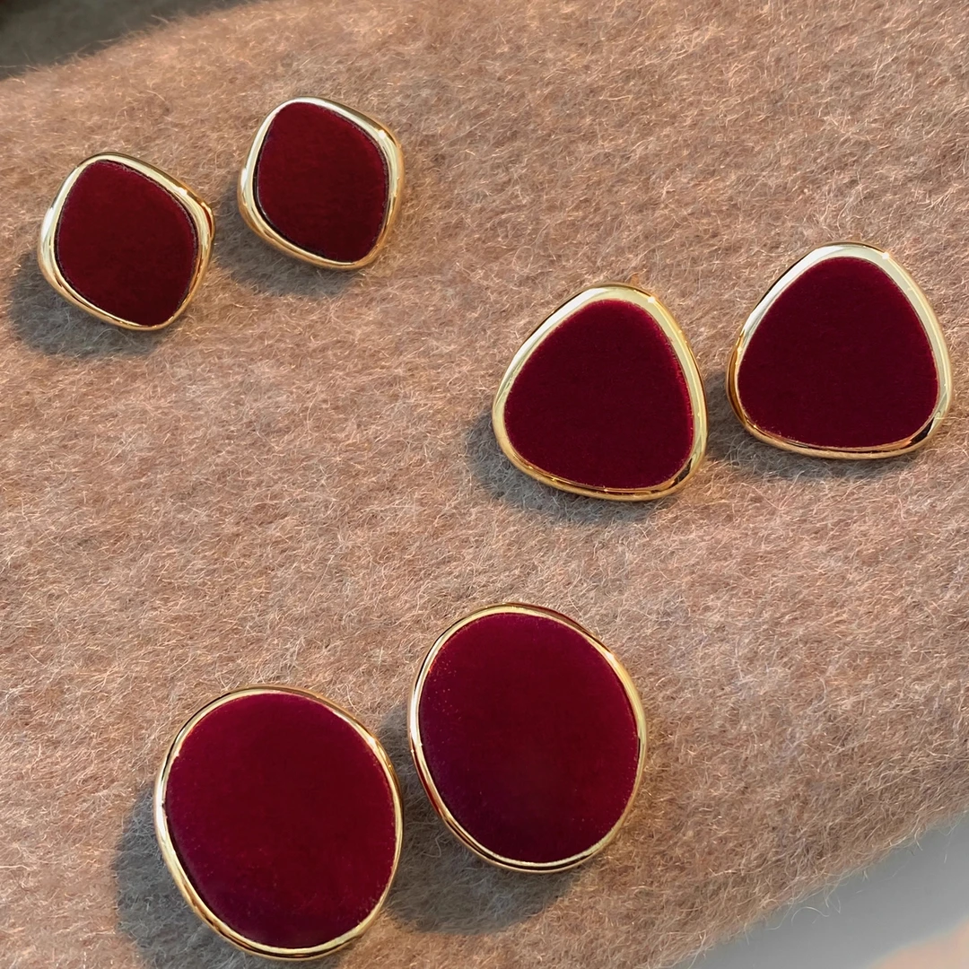 铜合金耳饰 复古红色丝绒方形耳钉女秋冬新款新年耳饰高级感耳环