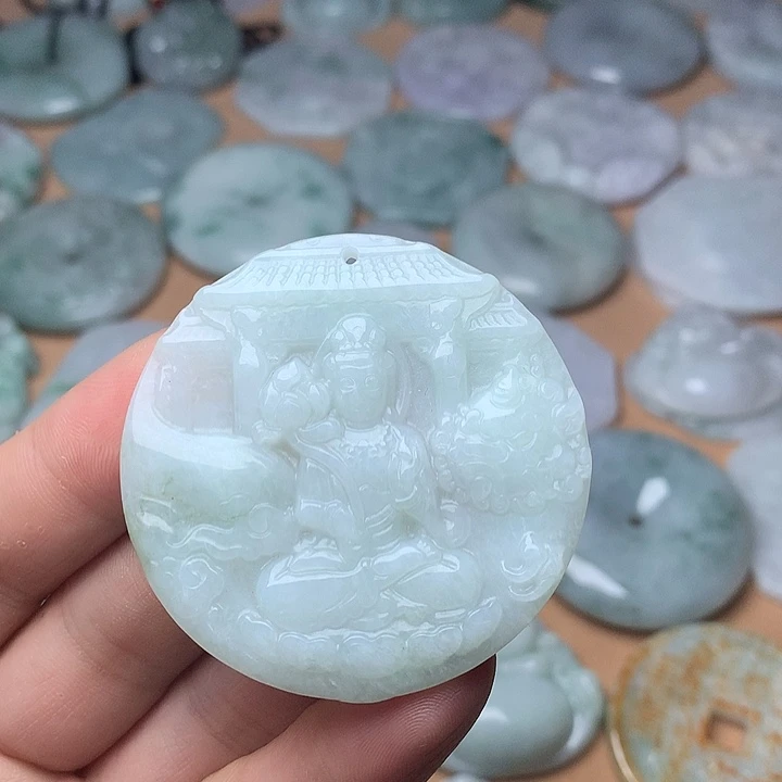 翡翠未镶嵌颈饰文殊