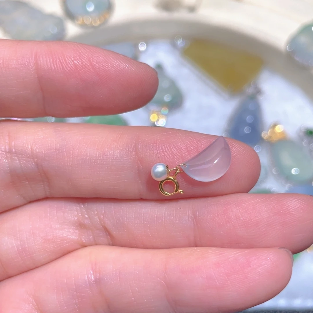 翡翠颈饰18K金镶嵌翡翠