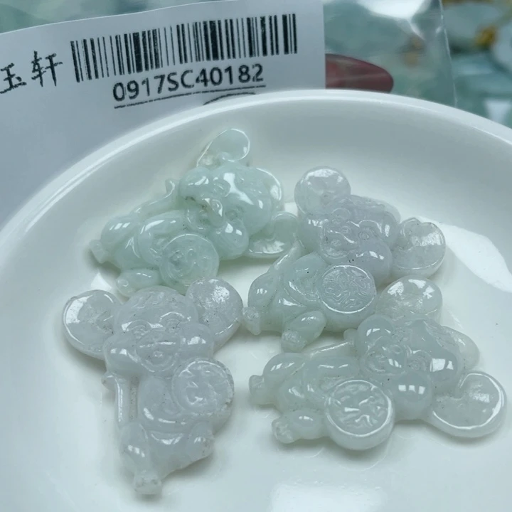 吊坠(不含链)未镶嵌翡翠