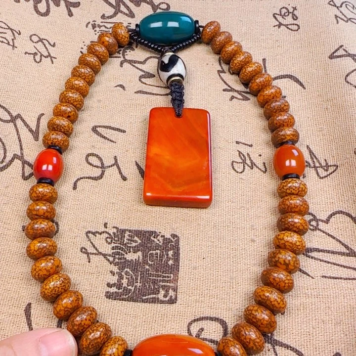 星月菩提吊坠手持