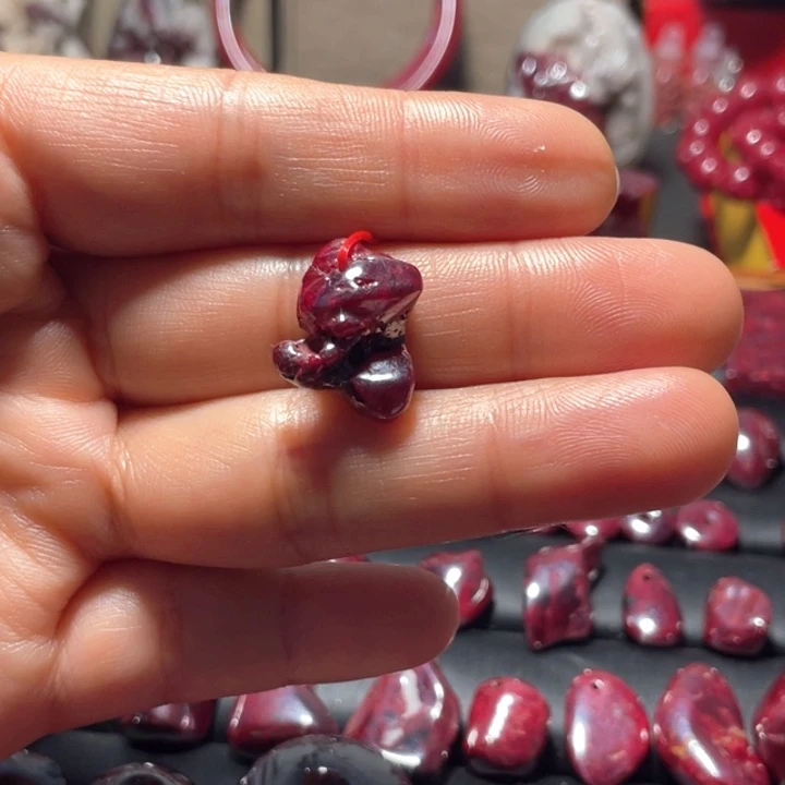 天然辰砂无根砂吊坠6.9克