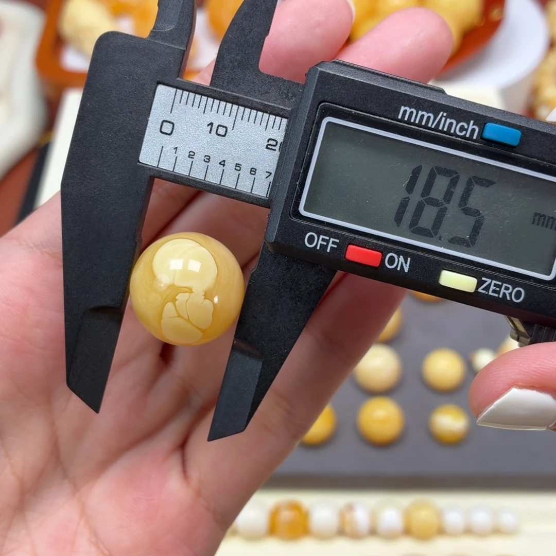 琥珀未镶嵌珠宝奇石俄料浓蜡少女圆珠18.5mm