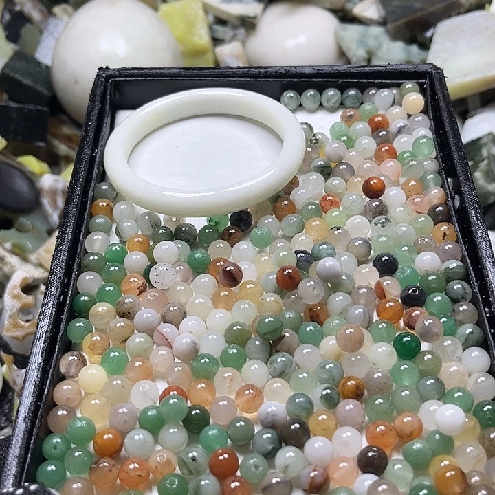 和田玉未镶嵌珠宝奇石小*子