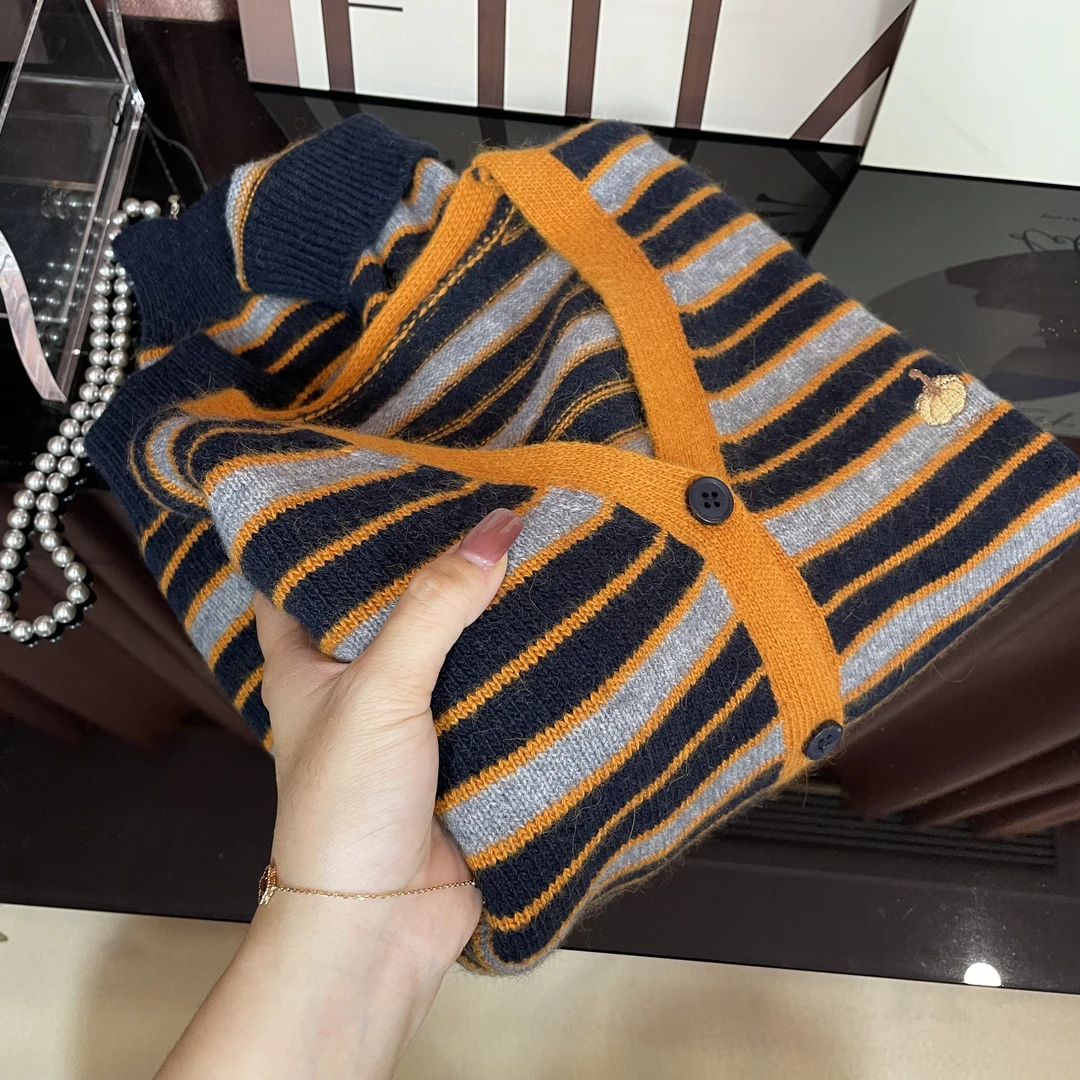 H66 羊毛衫条纹针织开衫极简风毛衣外套女秋冬季新款V领刺绣上衣