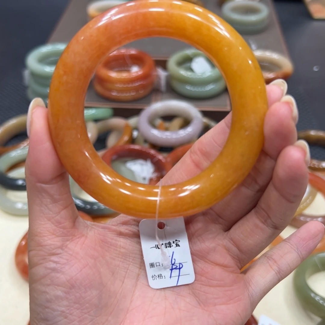 未镶嵌手镯石英质玉