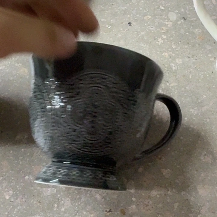 白瓷灰色巴洛克大汤杯