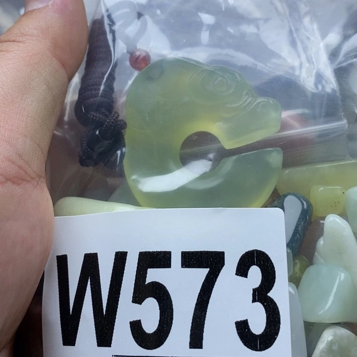 蛇纹石玉未镶嵌珠宝奇石