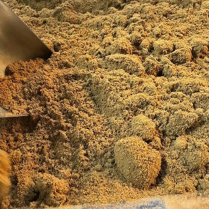 沉香50克白奇粉。