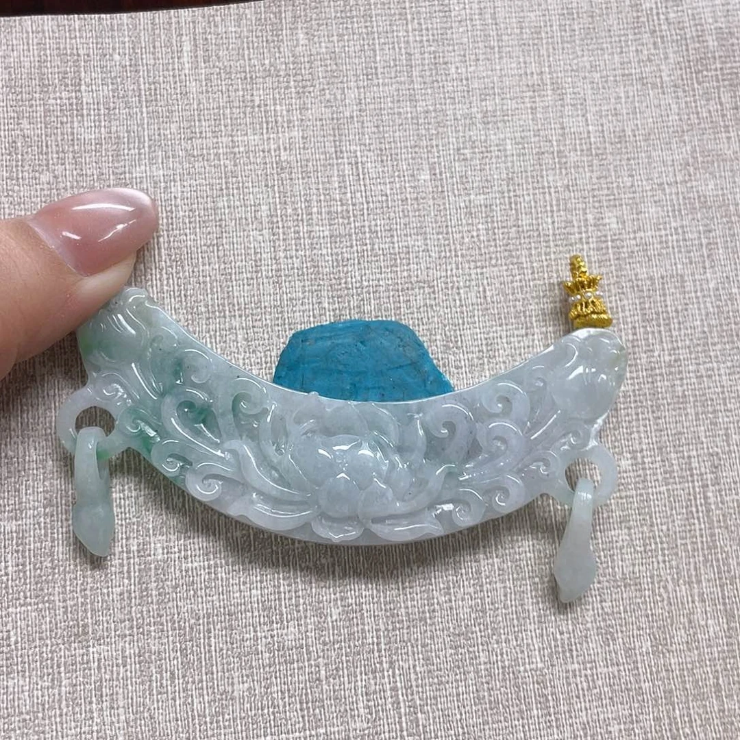 颈饰未镶嵌翡翠花弯弯