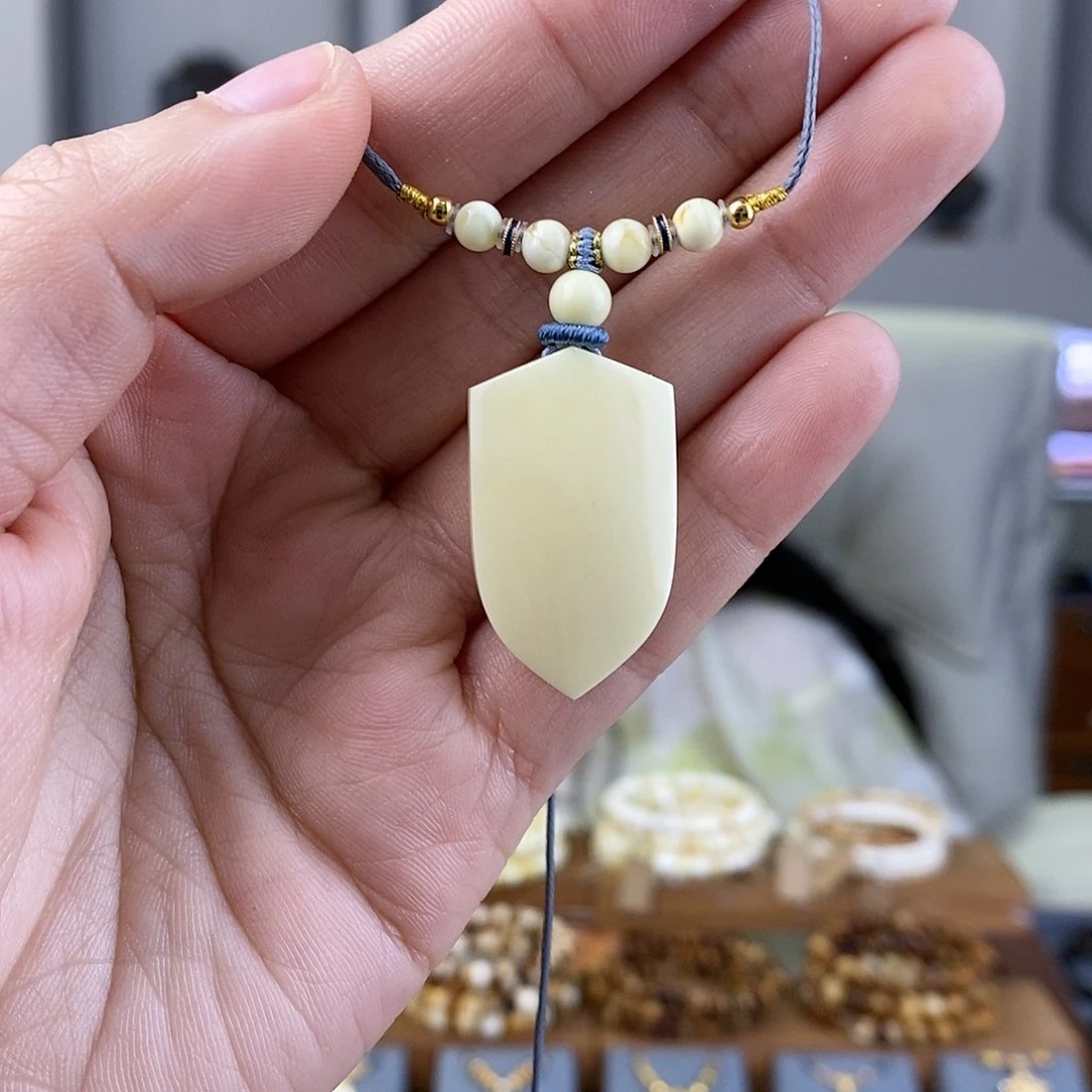 琥珀珠宝奇石未镶嵌蜜蜡盾牌