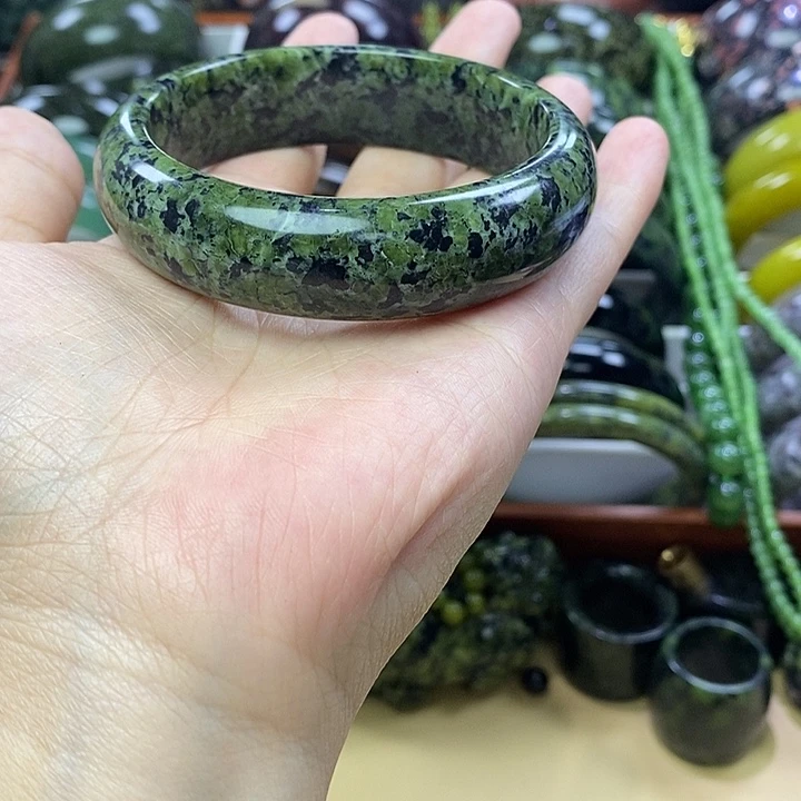 蛇纹石玉未镶嵌手镯4号