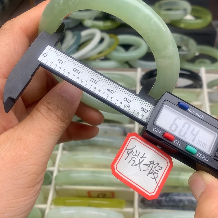 蛇纹石玉未镶嵌手镯23