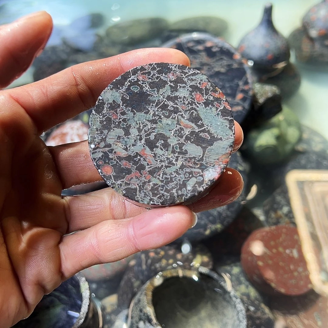 梅花玉茶周边鱼缸石微瑕不退不换