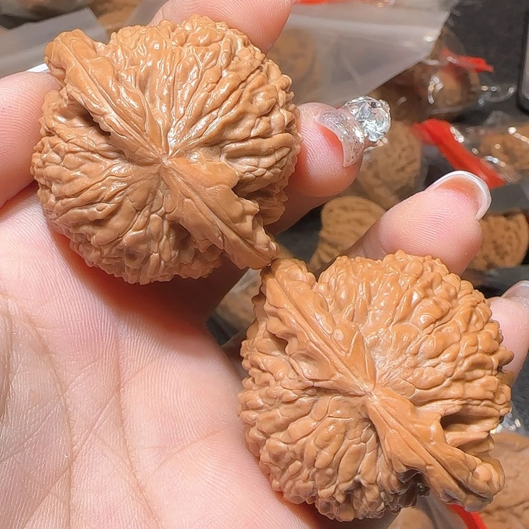 文玩核桃吊坠46闷白