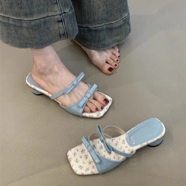 甜美风粗跟凉鞋女夏季2025年新款小碎花蝴蝶结一脚蹬高跟凉拖鞋